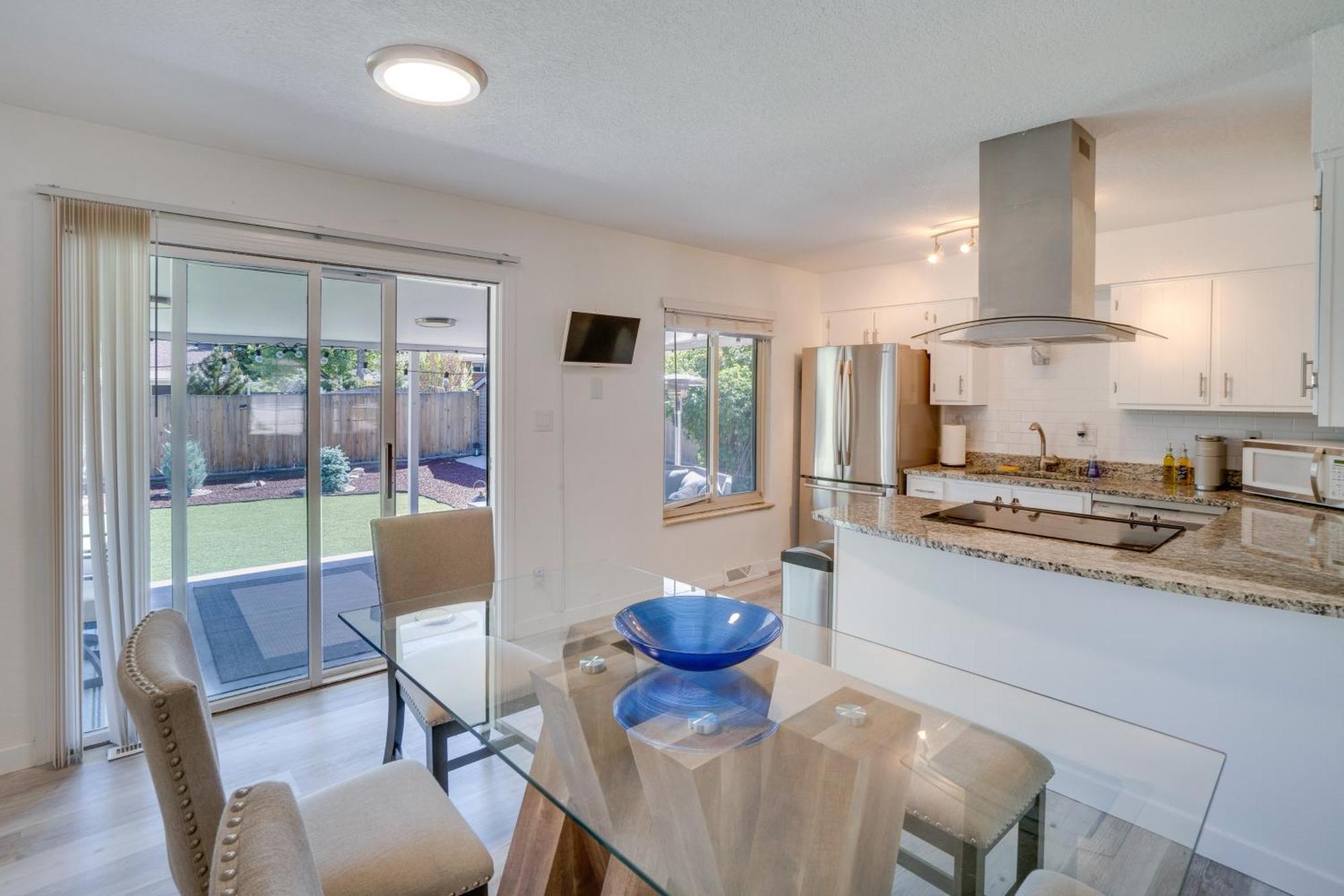 Centennial Home With Covered Patio And Fire Pit! エクステリア 写真
