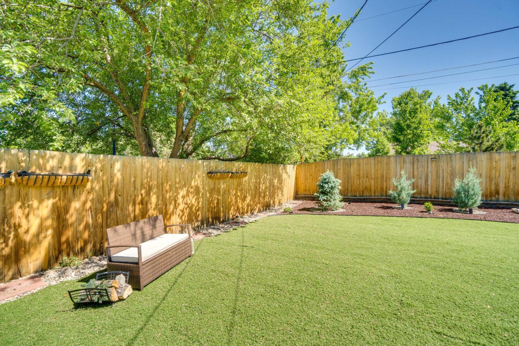 Centennial Home With Covered Patio And Fire Pit! エクステリア 写真