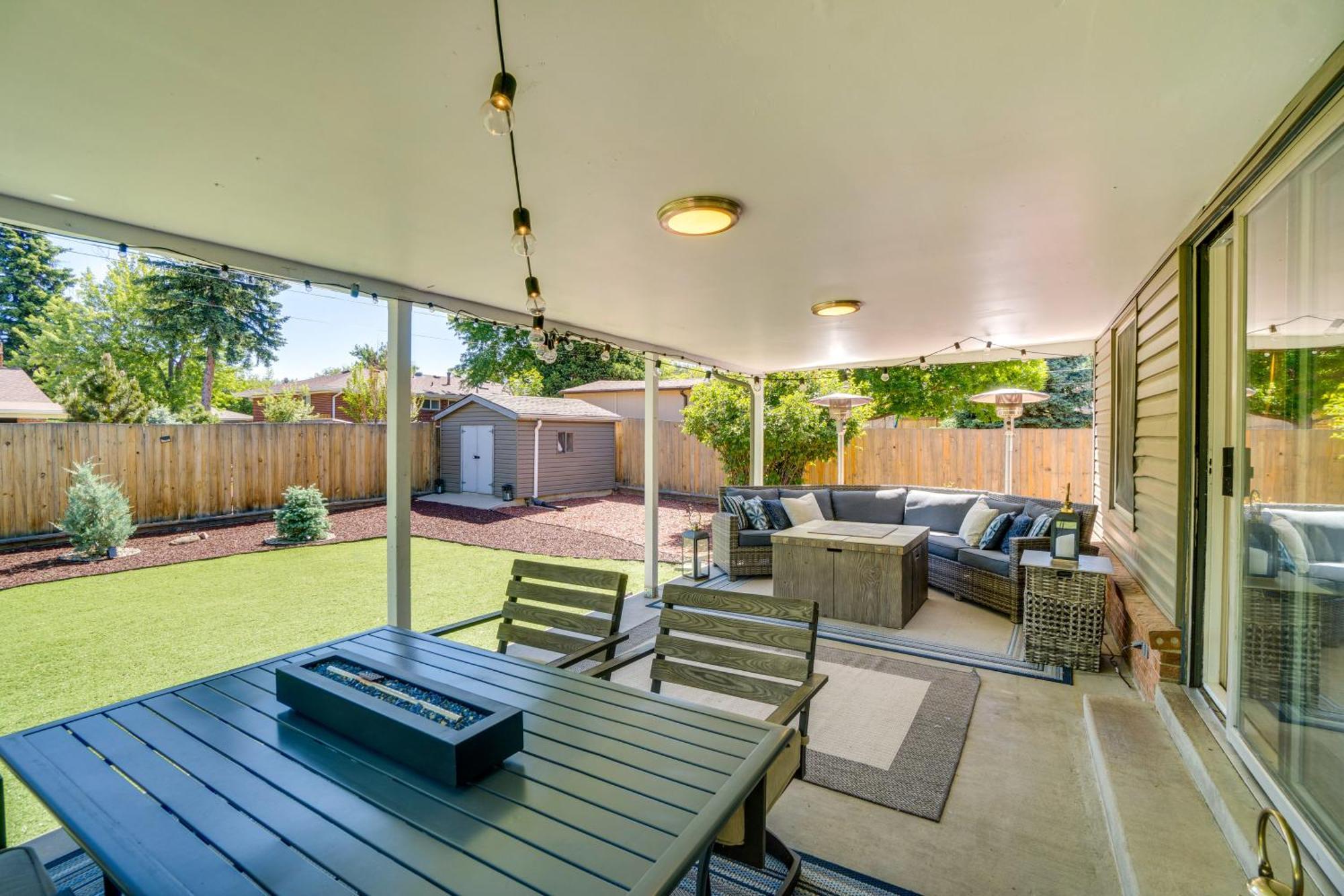Centennial Home With Covered Patio And Fire Pit! エクステリア 写真