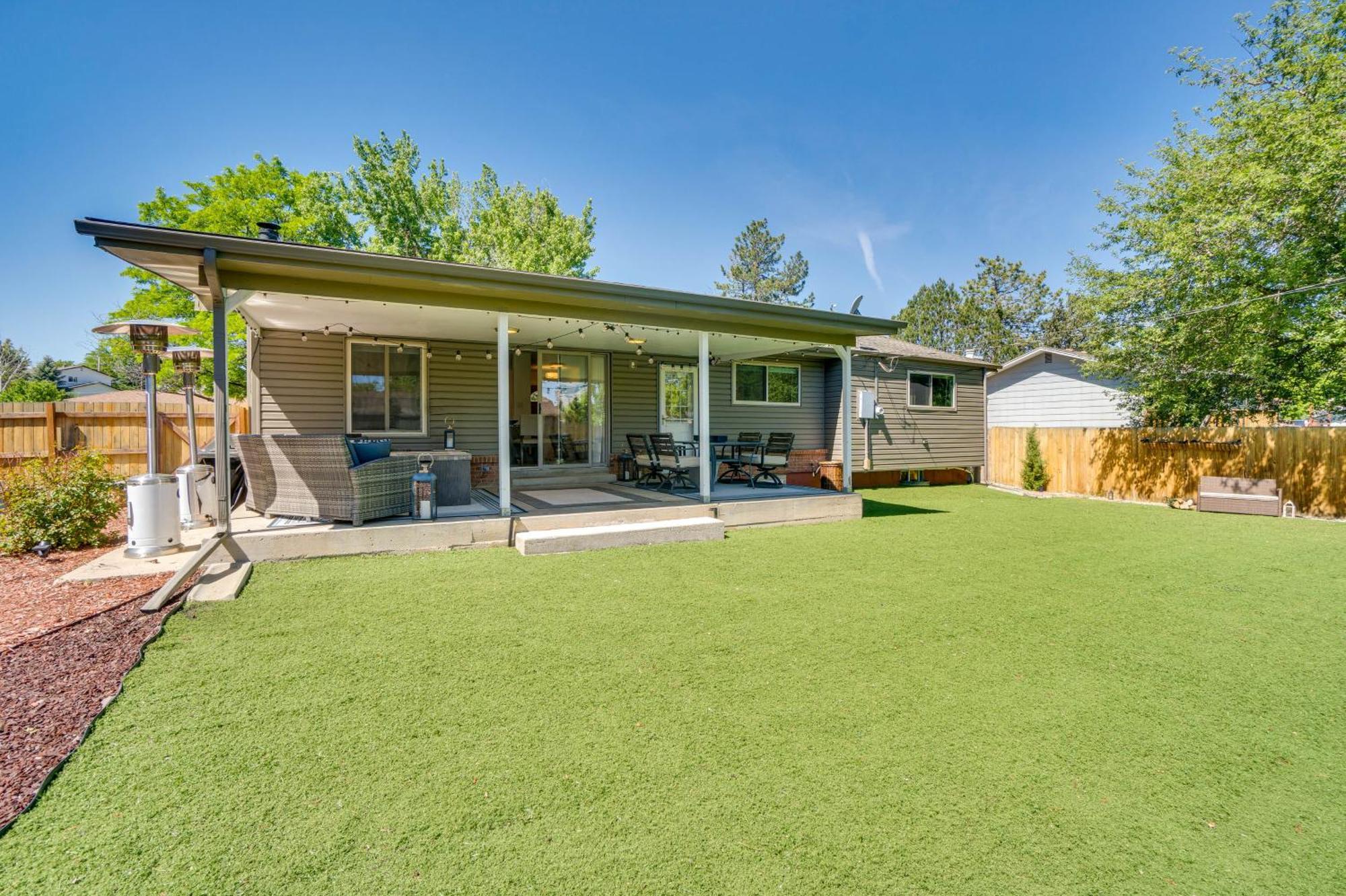 Centennial Home With Covered Patio And Fire Pit! エクステリア 写真